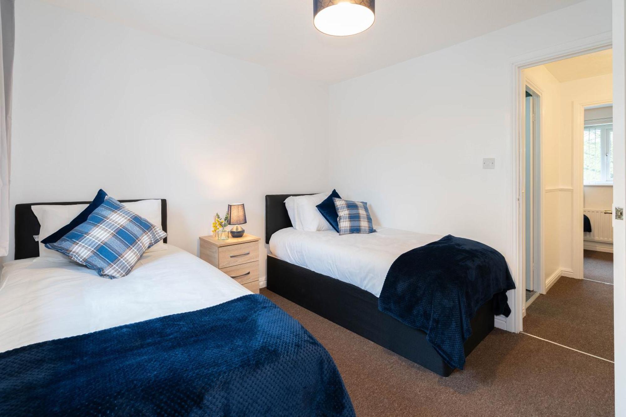 Holiday home 2 Bed-sleeps 4-private Garden- Free Parking Birmingham