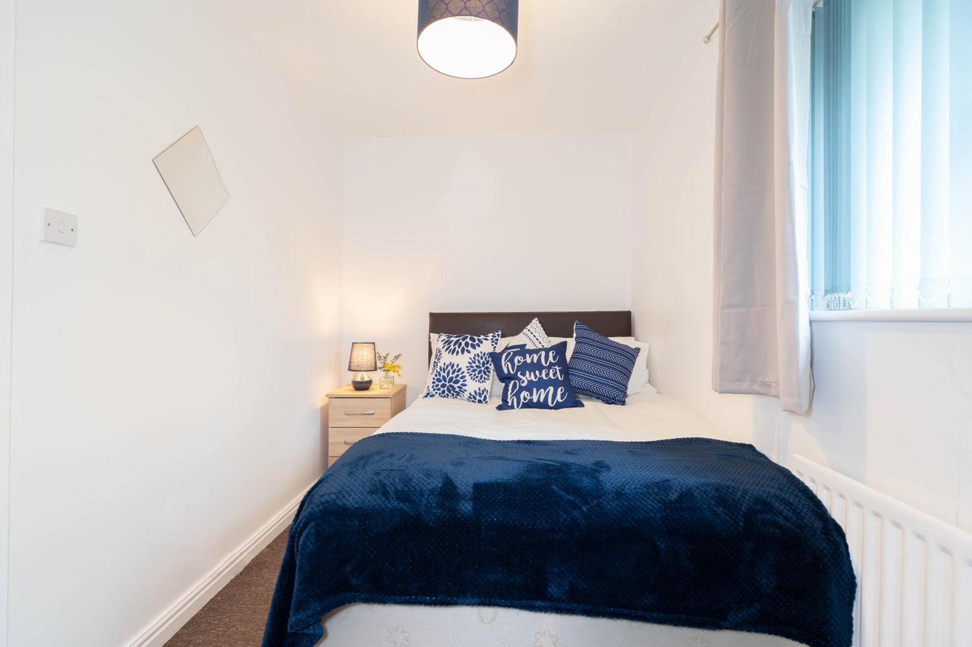 2 Bed-sleeps 4-private Garden- Free Parking *